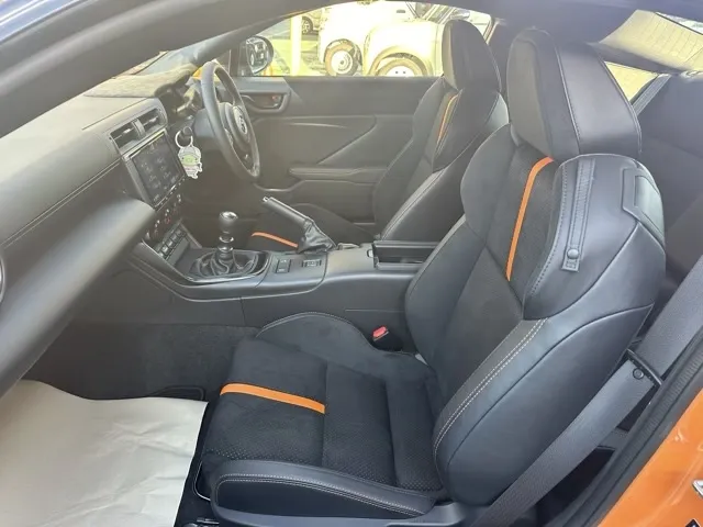 GR86(トヨタ)RZ 10thアニバーサリーLTD 6MTディーラ-試乗車 3
