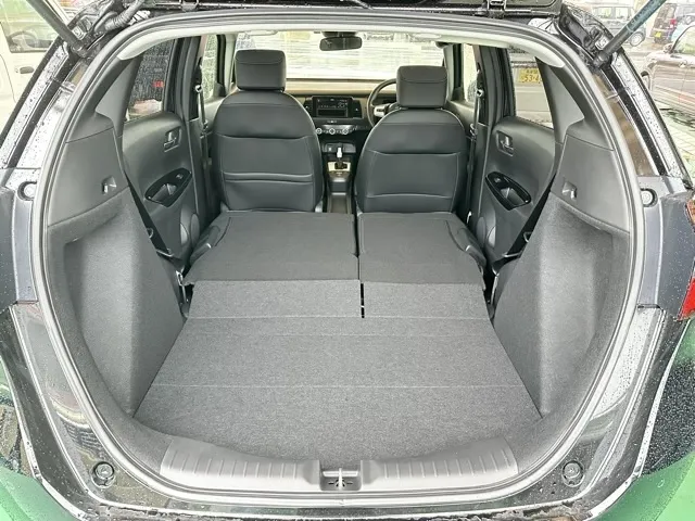 フィット(ホンダ)HOME（ホーム）中古車 9