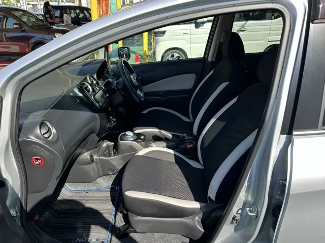 ノート(ニッサン)eパワーX中古車 3