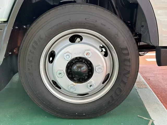 キャンター(三菱)平ボディ ３ｔワイドロング MT 1ナンバー車レンタ登録済未使用車 9