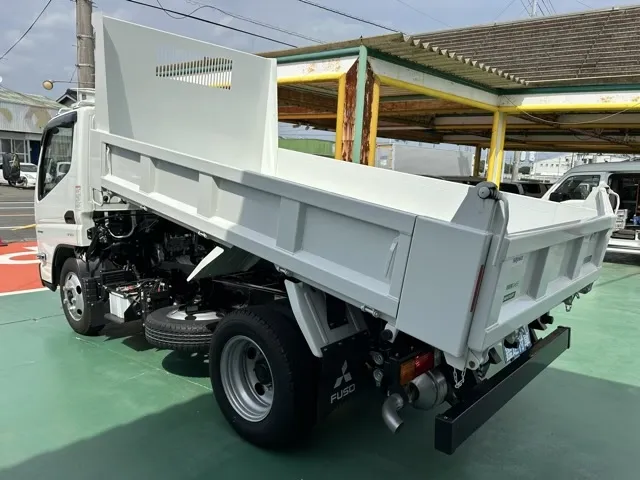 キャンター(三菱)全低床キョウカダンプ ３ｔレンタ登録済未使用車 2