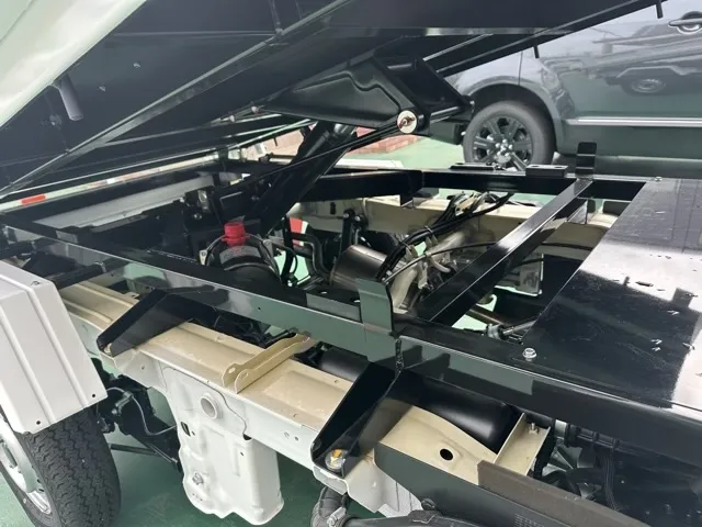 クリッパートラック(ニッサン)電動ダンプ 4WD 5MT届出済未使用車 12