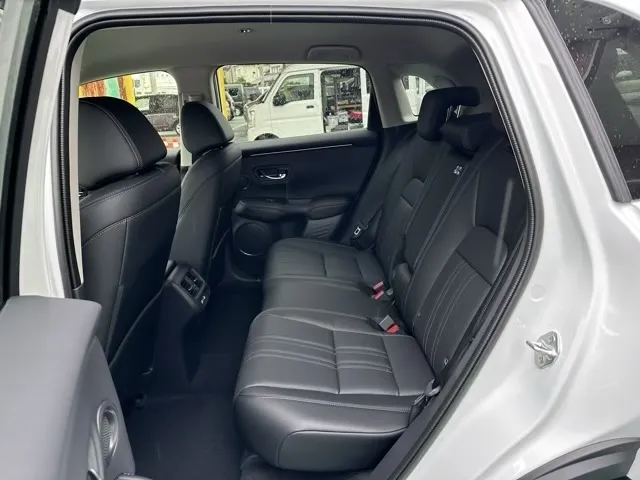 ZR-V(ホンダ)e：HEV Z登録済未使用車 4