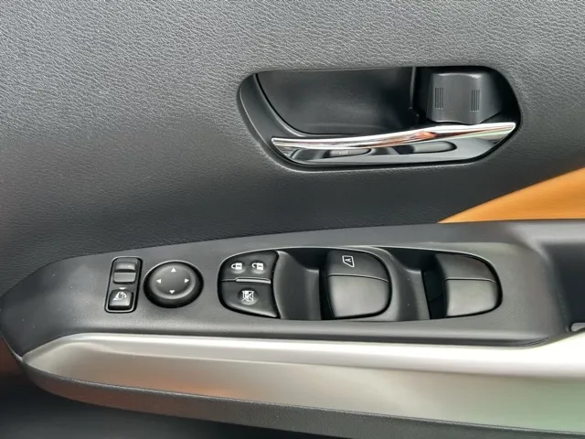 キックス(ニッサン)XツートーンインテリアEDディーラ-試乗車 11