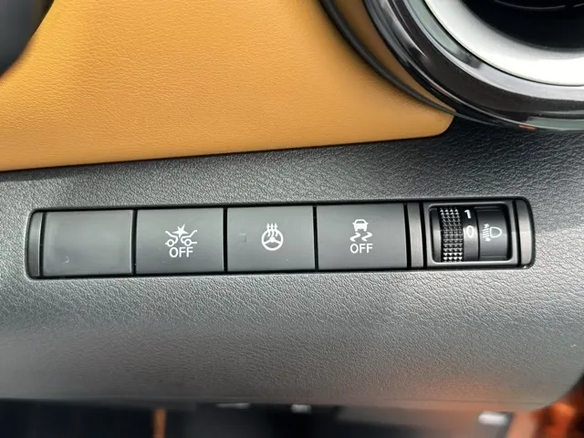 キックス(ニッサン)XツートーンインテリアEDディーラ-試乗車 12