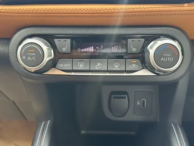キックス(ニッサン)XツートーンインテリアEDディーラ-試乗車 19