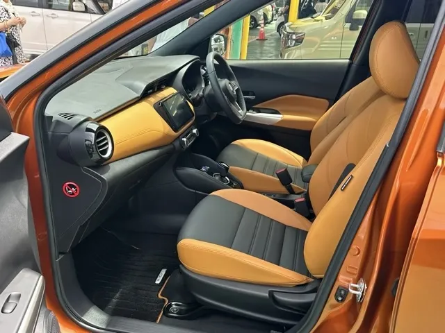 キックス(ニッサン)XツートーンインテリアEDディーラ-試乗車 3