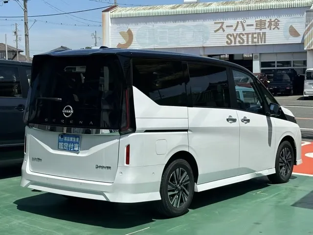 セレナ(ニッサン)eパワールキシオン登録済未使用車 12