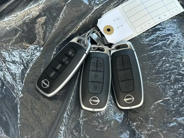 セレナ(ニッサン)eパワールキシオン登録済未使用車 15