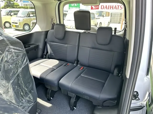 セレナ(ニッサン)eパワールキシオン登録済未使用車 5