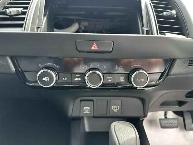 フィット(ホンダ)ＣＲＯＳＳＴＡＲ（クロスター）登録済未使用車 16