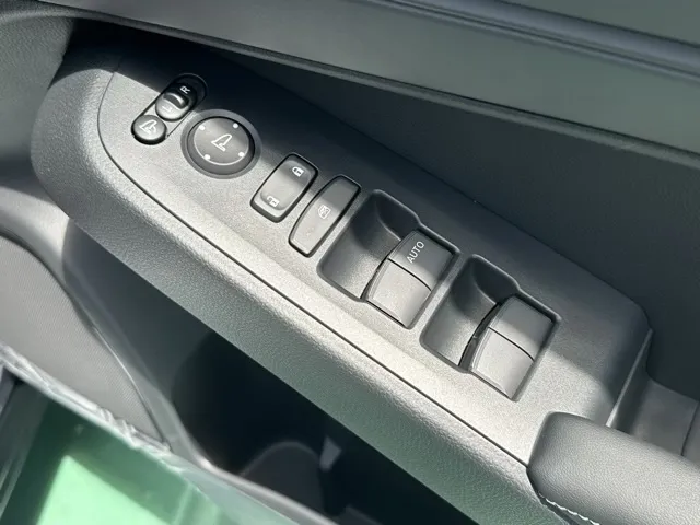 ヴェゼル(ホンダ)e：HEV　X登録済未使用車 12