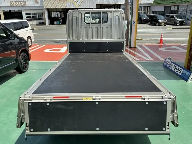 キャンター(三菱)全低床 平ボディ ２ｔ カスタム登録済未使用車 10