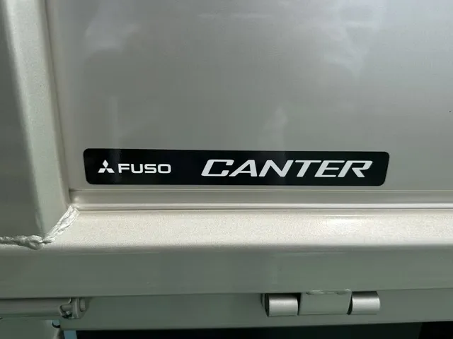 キャンター(三菱)全低床 平ボディ ２ｔ カスタム登録済未使用車 6