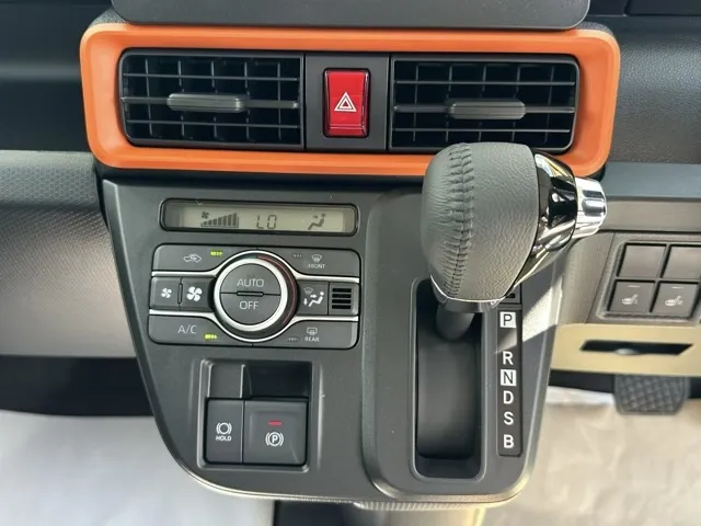タント(ダイハツ)ファンクロスターボ  パノラマUGP届出済未使用車 21