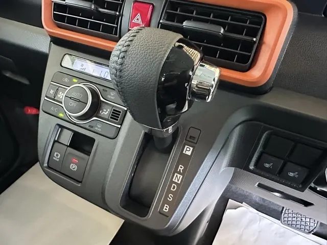 タント(ダイハツ)ファンクロスターボ  パノラマUGP届出済未使用車 18