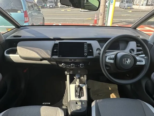 フィット(ホンダ)e：HEV クロスター中古車 5