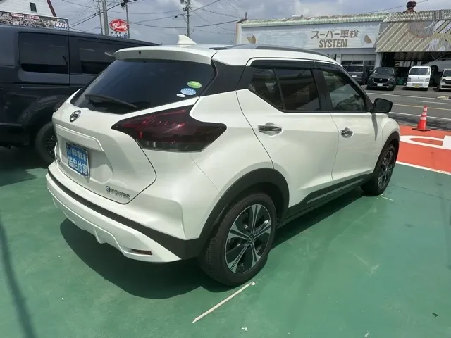 キックス(ニッサン)XツートーンインテリアEDディーラ-試乗車 9