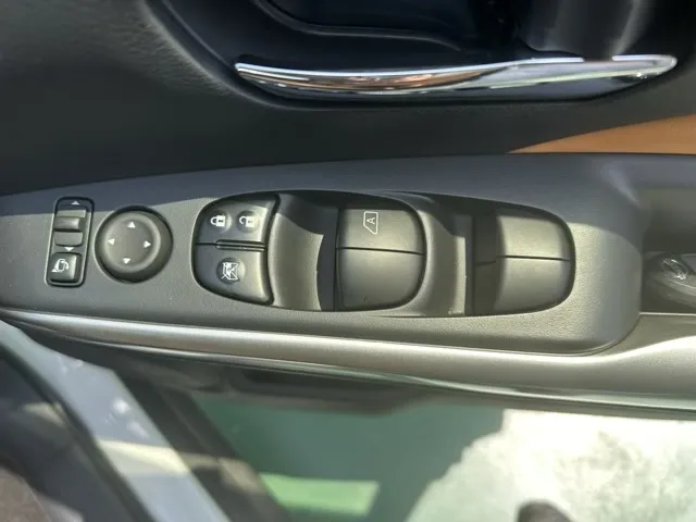 キックス(ニッサン)XツートーンインテリアEDディーラ-試乗車 12