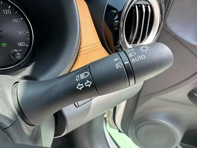 キックス(ニッサン)XツートーンインテリアEDディーラ-試乗車 14