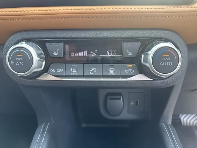 キックス(ニッサン)XツートーンインテリアEDディーラ-試乗車 19