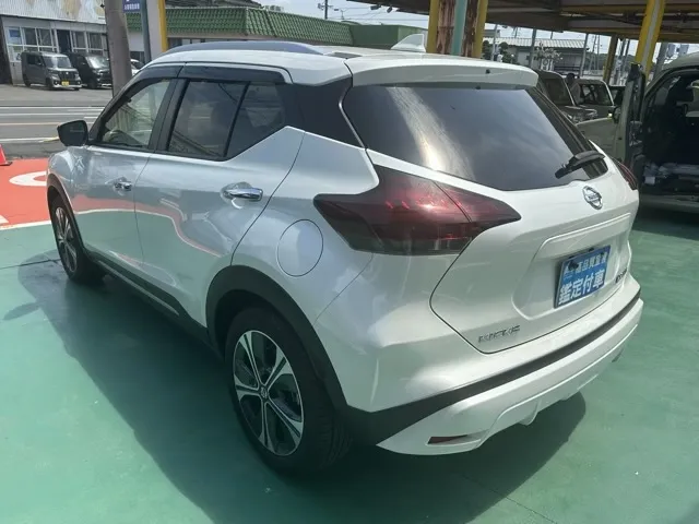 キックス(ニッサン)XツートーンインテリアEDディーラ-試乗車 2