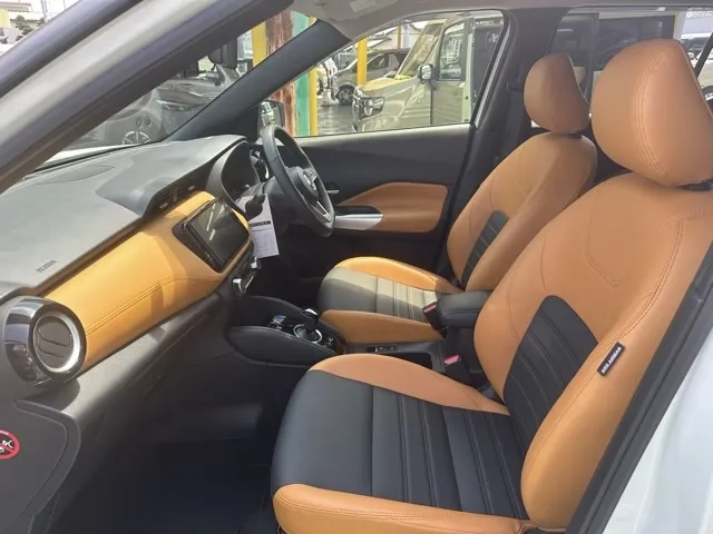 キックス(ニッサン)XツートーンインテリアEDディーラ-試乗車 3
