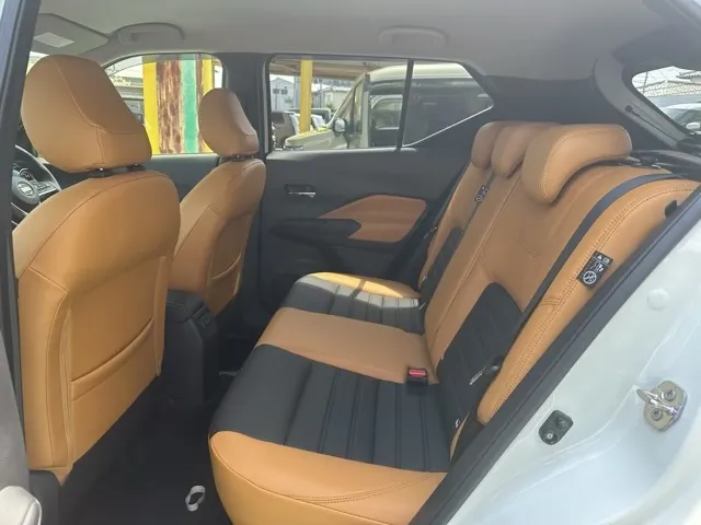 キックス(ニッサン)XツートーンインテリアEDディーラ-試乗車 4