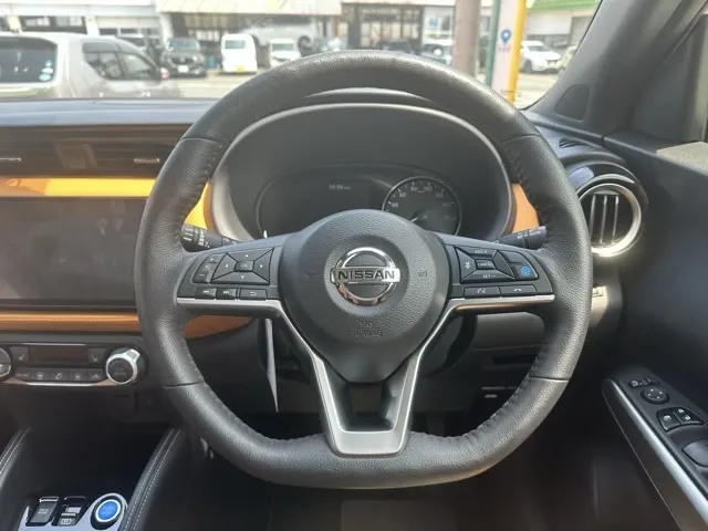 キックス(ニッサン)XツートーンインテリアEDディーラ-試乗車 7