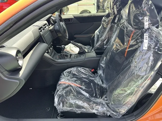 GR86(トヨタ)RZ 10thアニバーサリーLTD 6MT登録済未使用車 3