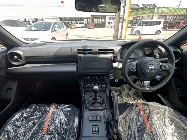 GR86(トヨタ)RZ 10thアニバーサリーLTD 6MT登録済未使用車 5