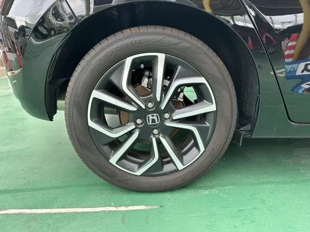 フィット(ホンダ)e：HEV ネスディーラ-試乗車 12
