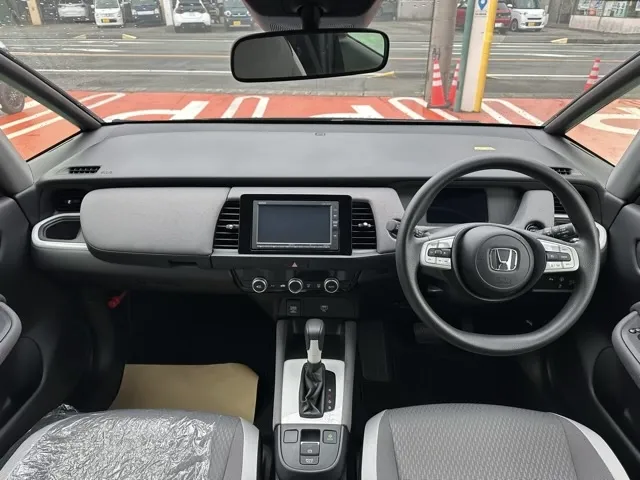 フィット(ホンダ)e：HEV ネスディーラ-試乗車 5