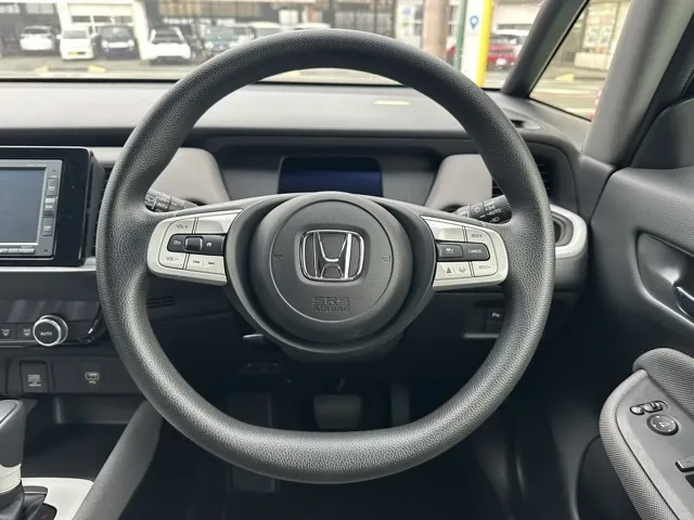 フィット(ホンダ)e：HEV ネスディーラ-試乗車 6