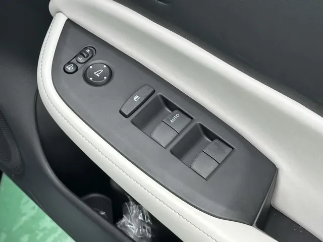 フィット(ホンダ)e：HEV ホーム登録済未使用車 11