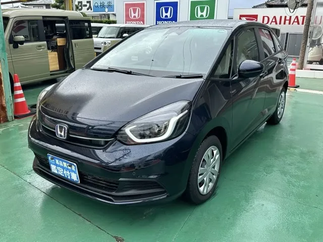 フィット(ホンダ)e：HEV ホーム登録済未使用車 1