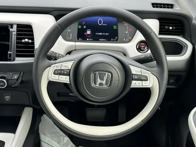 フィット(ホンダ)e：HEV ホーム登録済未使用車 6