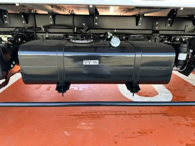 キャンター(三菱)3.5ｔアルミウィング 高床 1ナンバー車レンタ登録済未使用車 27
