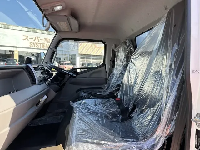 キャンター(三菱)3.5ｔアルミウィング 高床 1ナンバー車レンタ登録済未使用車 4