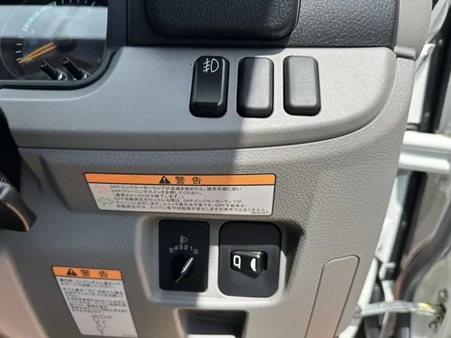 キャンター(三菱)平ボディ ３ｔワイドロング MT 1ナンバー車レンタ登録済未使用車 16