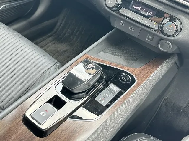 オーラ(ニッサン)G レザーエディション プロパイロット ナビ ワイヤレス充電中古車 18