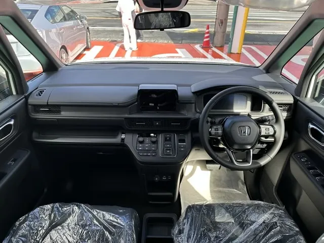 ステップワゴン(ホンダ)e・HEVスパーダ 7人新車見本展示無 7