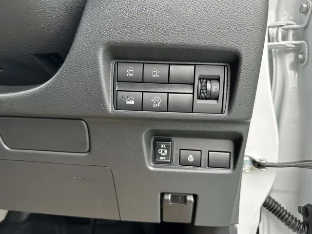 デリカミニ(三菱)Gプレミアム ４WD新車見本展示有 18