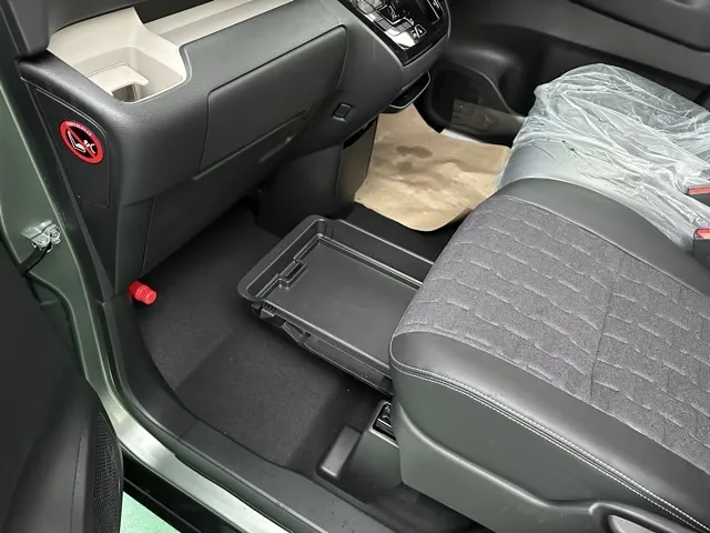 デリカミニ(三菱)Tプレミアム新車見本展示無 26