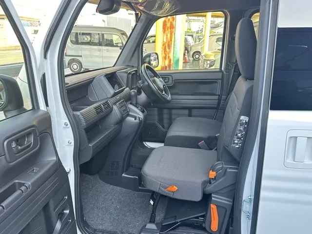 N-VAN(ホンダ)Lタイプ AT ４WDディーラ-試乗車 3