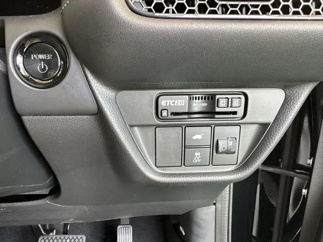 ZR-V(ホンダ)e：HEV X BSI 後退出庫サポートレス登録済未使用車 14
