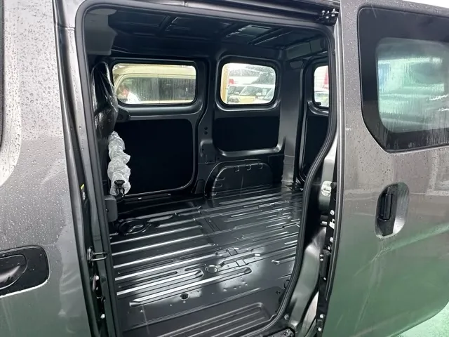 バネット(ニッサン)DX 2人乗登録済未使用車 4