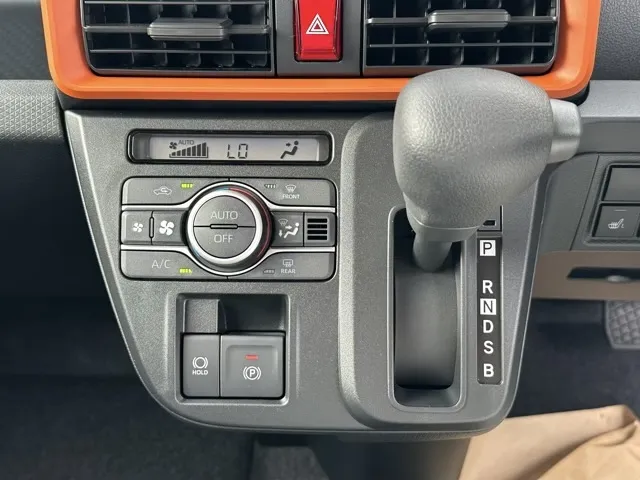 タント(ダイハツ)ファンクロス 9インチDオーディオ届出済未使用車 17