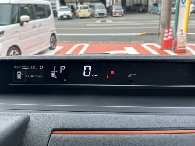 タント(ダイハツ)ファンクロス 9インチDオーディオ届出済未使用車 24