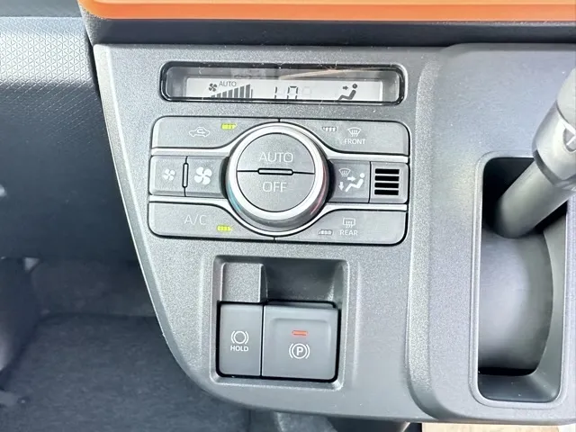 タント(ダイハツ)ファンクロスターボ 9インチDオーディオ届出済未使用車 24